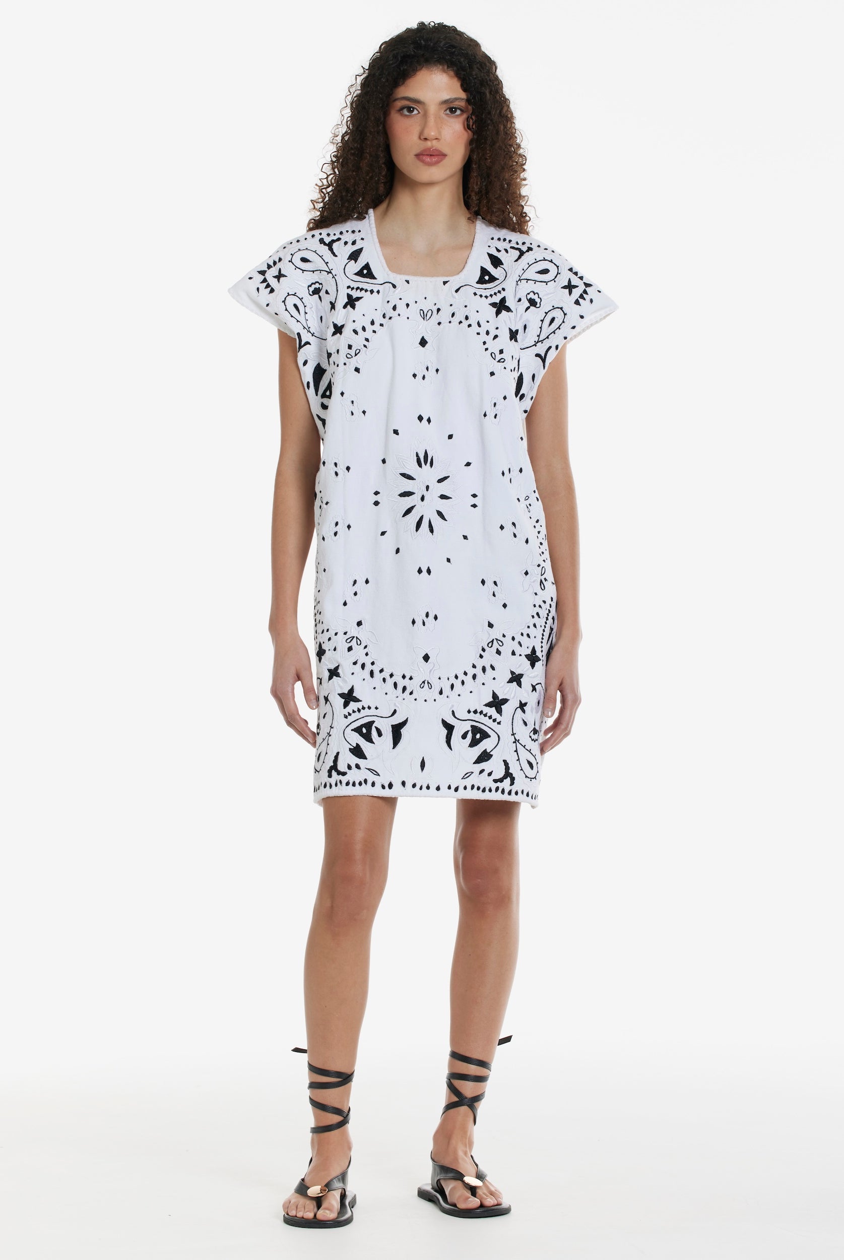 Ahida Correale Número 2 Mini kaftan in white / black — handwoven cotton by artisans in San Juan Colorado, Oaxaca