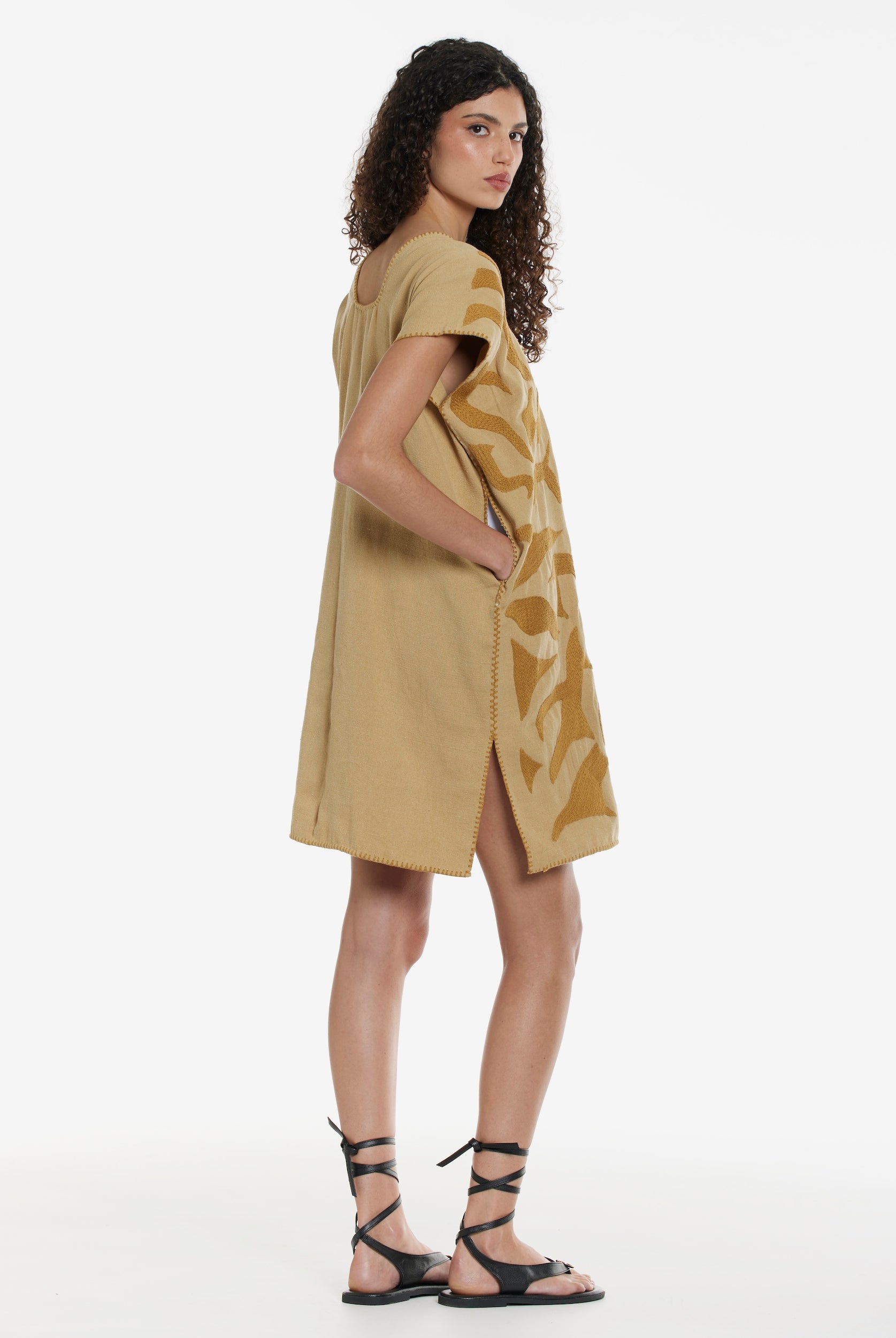 Ahida Correale Número 10 Mini kaftan in mustard / tan — handwoven cotton by artisans in San Juan Colorado, Oaxaca