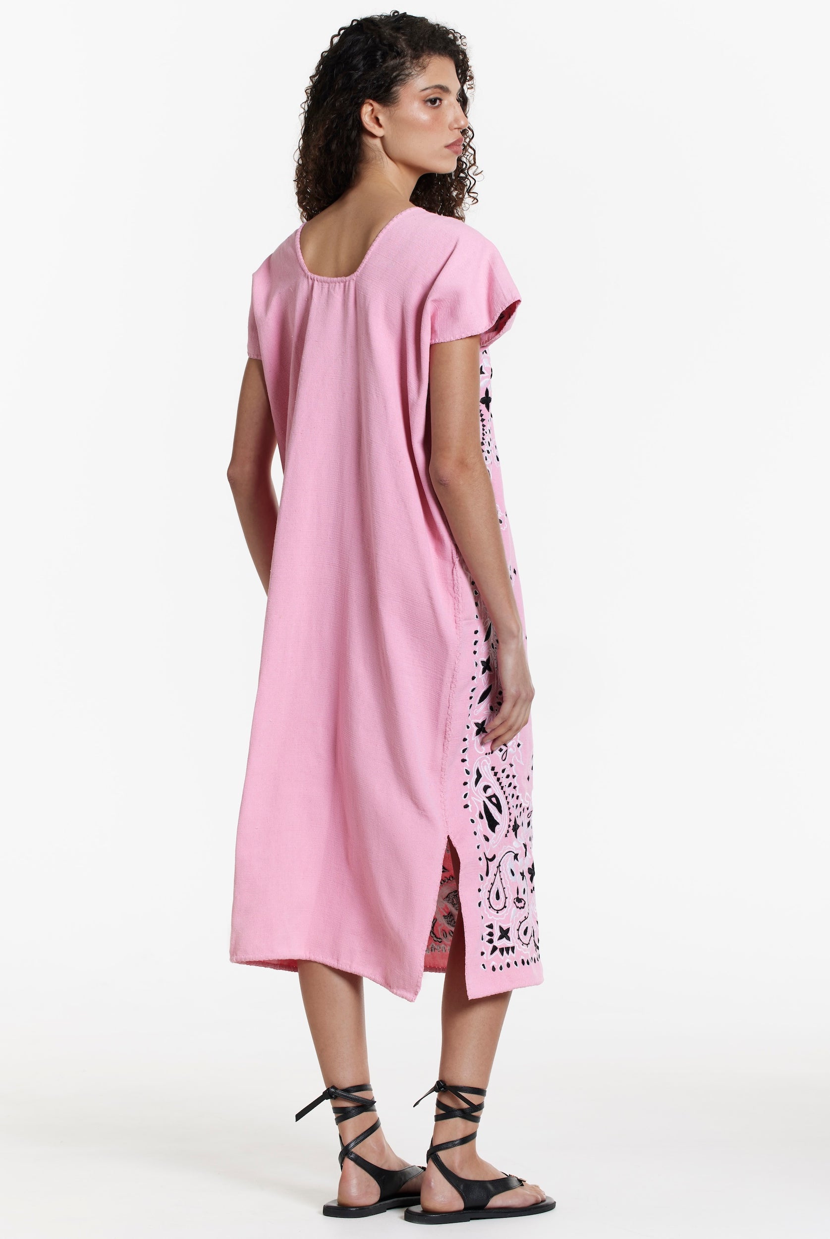 Ahida Correale Número 24 Midi kaftan in Rose Pink — handwoven cotton by artisans in San Juan Colorado, Oaxaca