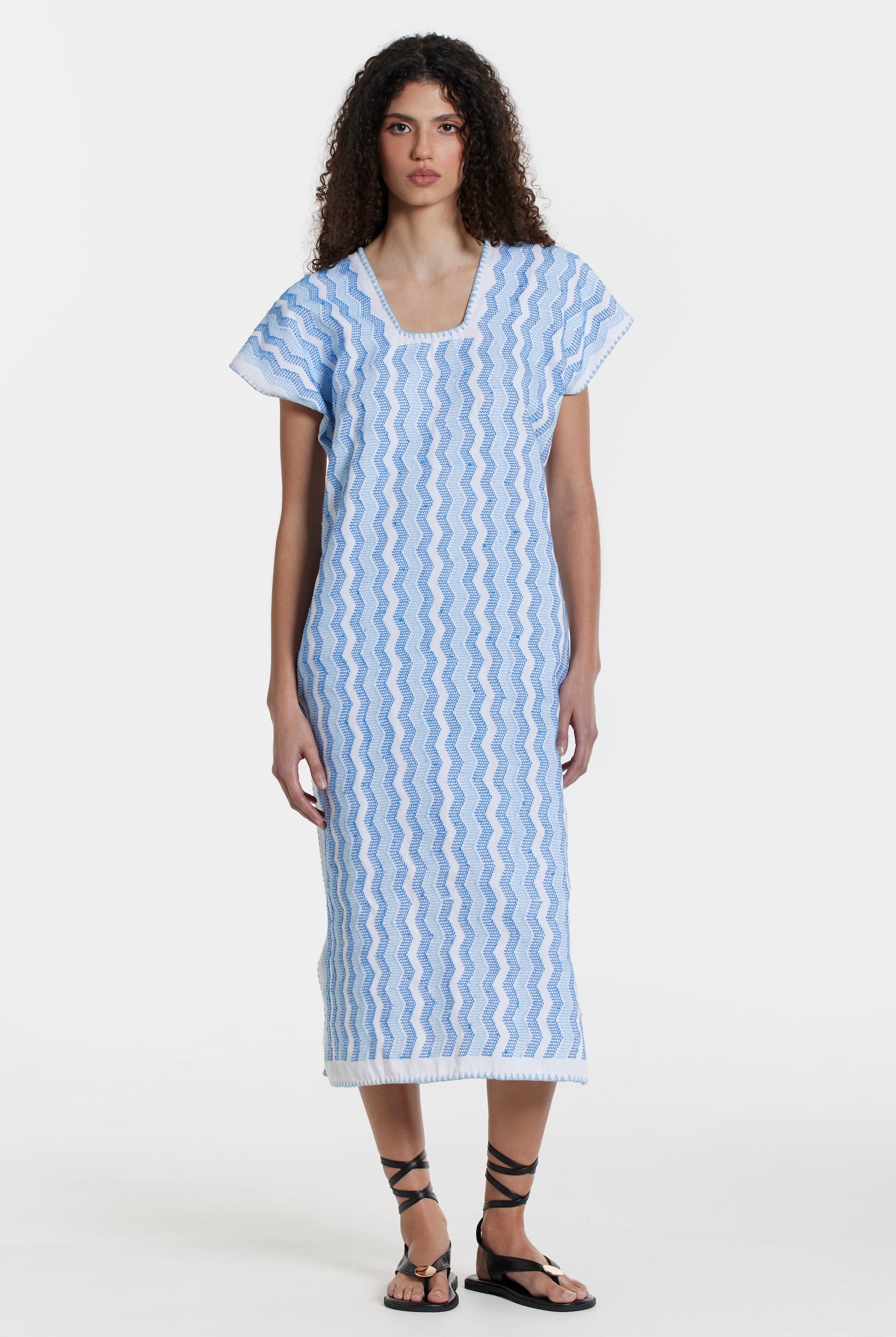 Ahida Correale Número 29 Midi kaftan in blue / ivory — handwoven cotton by artisans in San Juan Colorado, Oaxaca