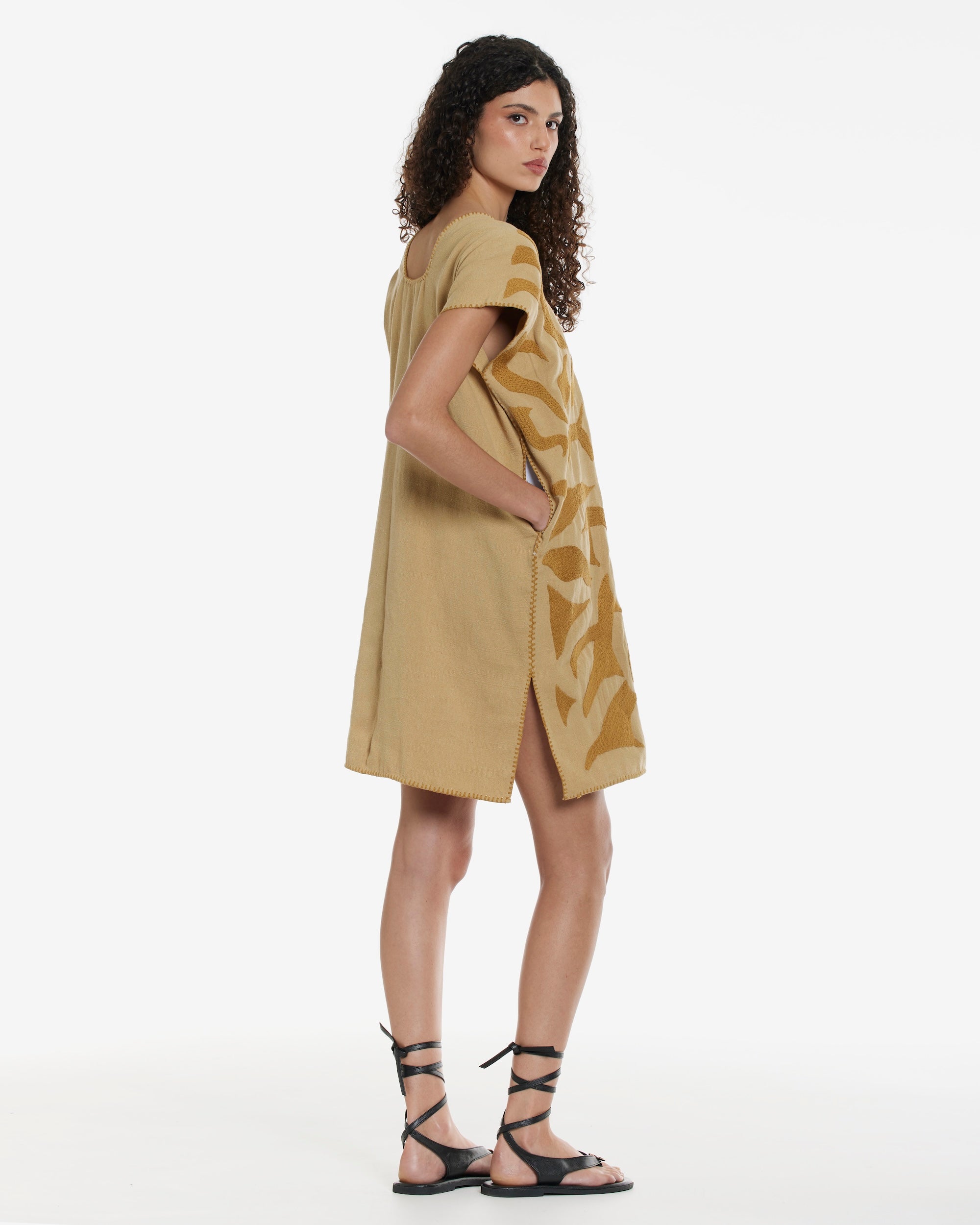 Ahida Correale Número 10 Mini kaftan in mustard / tan — handwoven cotton by artisans in San Juan Colorado, Oaxaca