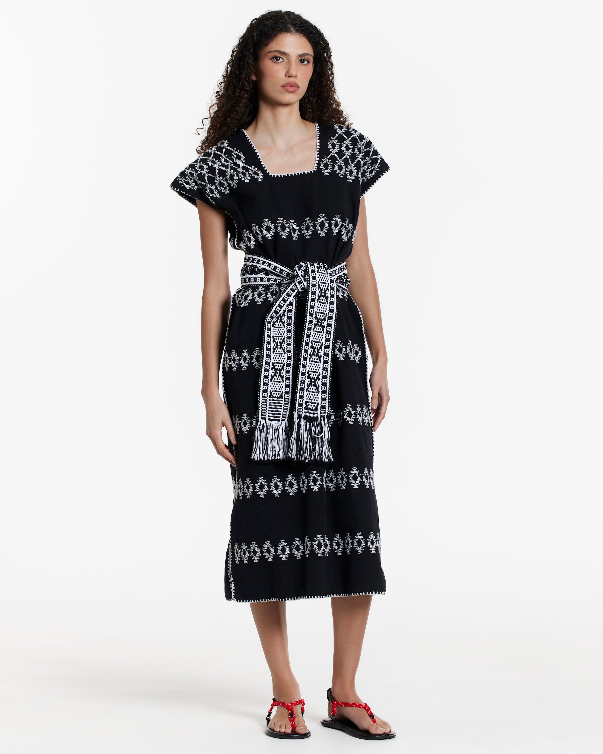 Ahida Correale Número 28 Midi kaftan in ivory / pink — handwoven cotton by artisans in San Juan Colorado, Oaxaca
