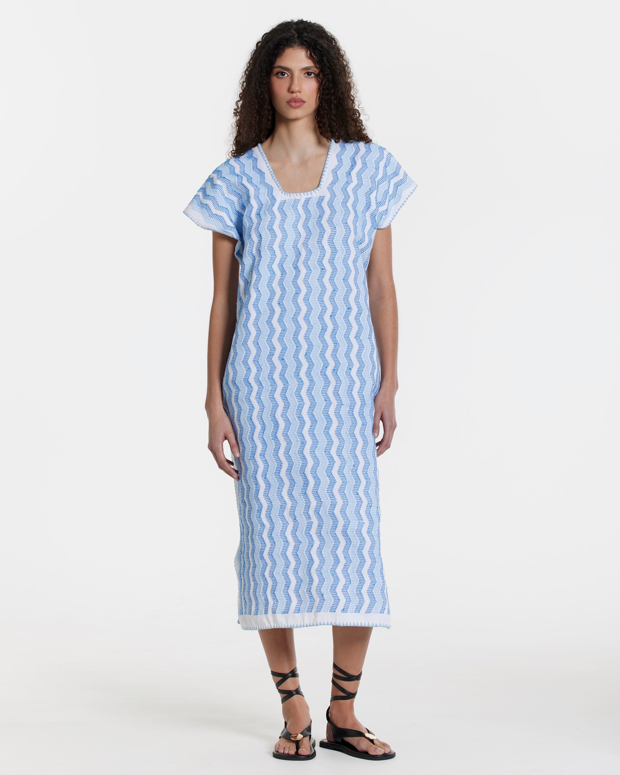 Ahida Correale Número 29 Midi kaftan in blue / ivory — handwoven cotton by artisans in San Juan Colorado, Oaxaca